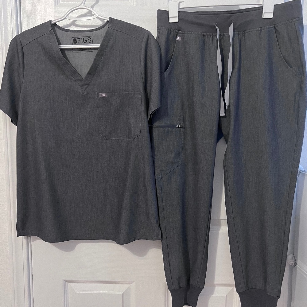 Scrub set